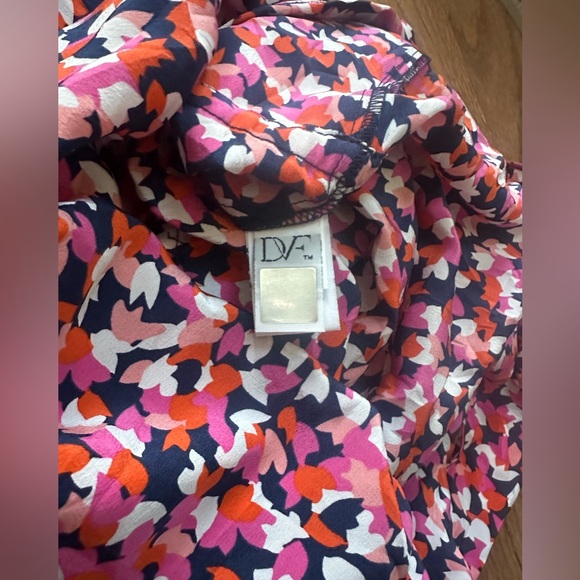 Silk Freya Abstract Floral Dress with Pockets - Picture 5 of 7